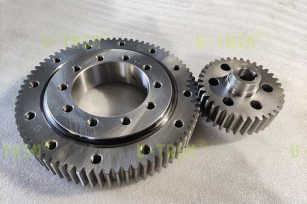 搭配小齿轮的精密四点球回转支承